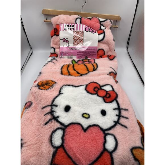 Sanrio Hello Kitty 2025 Fall Pumpkin Ultra Fine Faux Fur Throw Blanket 50x70 NEW - Picture 1 of 8